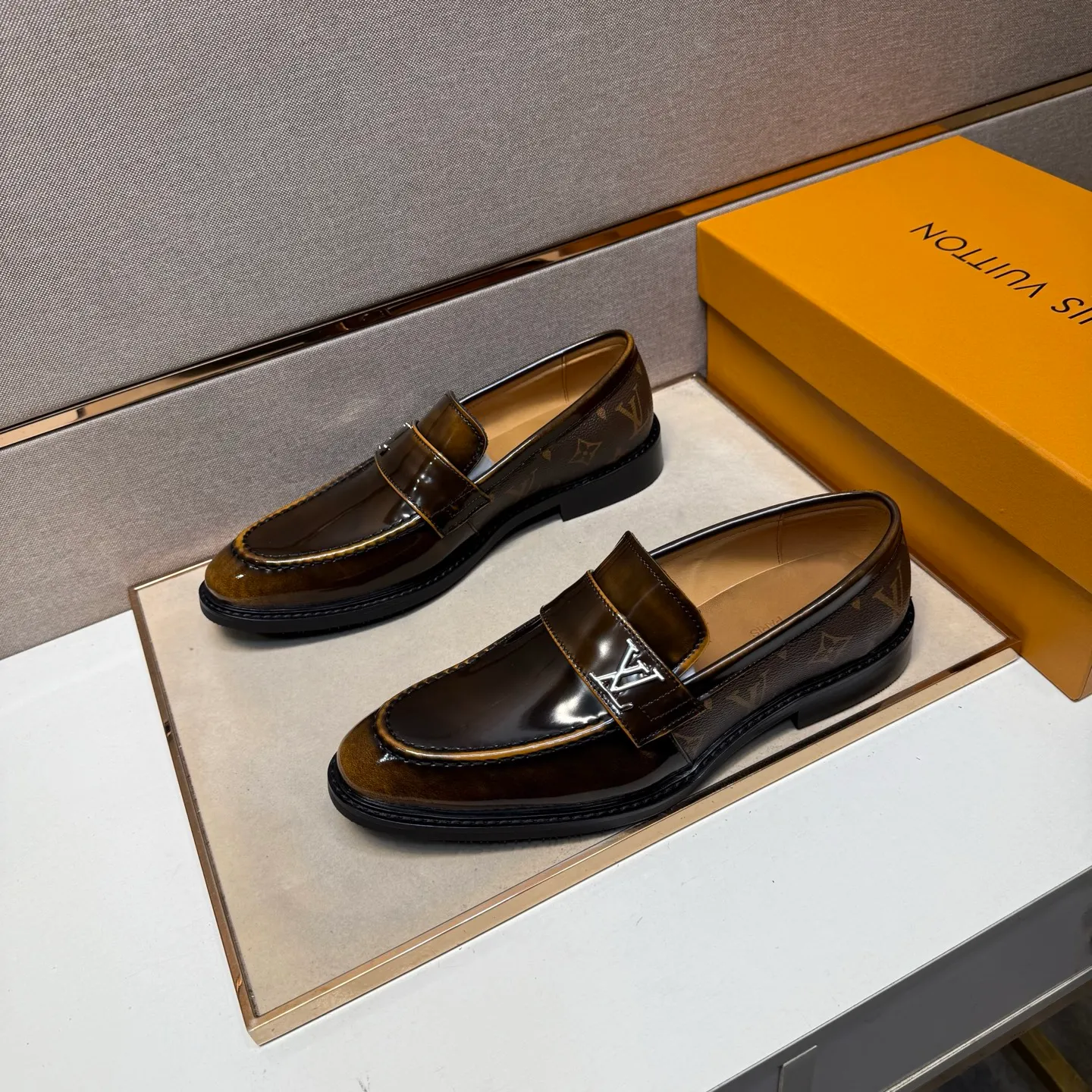 Men's men's shoes 💰pp462【LV～】Men's casual leather shoes 2025z cabinet sales simultaneously 🔶Size: 39-44#️⃣ 🔷2 colors🔜The upper is made of multi-material splicing➕Cow leather lining, comfortable and breathable, sole: original comfortable and wear-resistant outsole, ⚠️real thing📱photographed🎬real thing is better📢📢📢